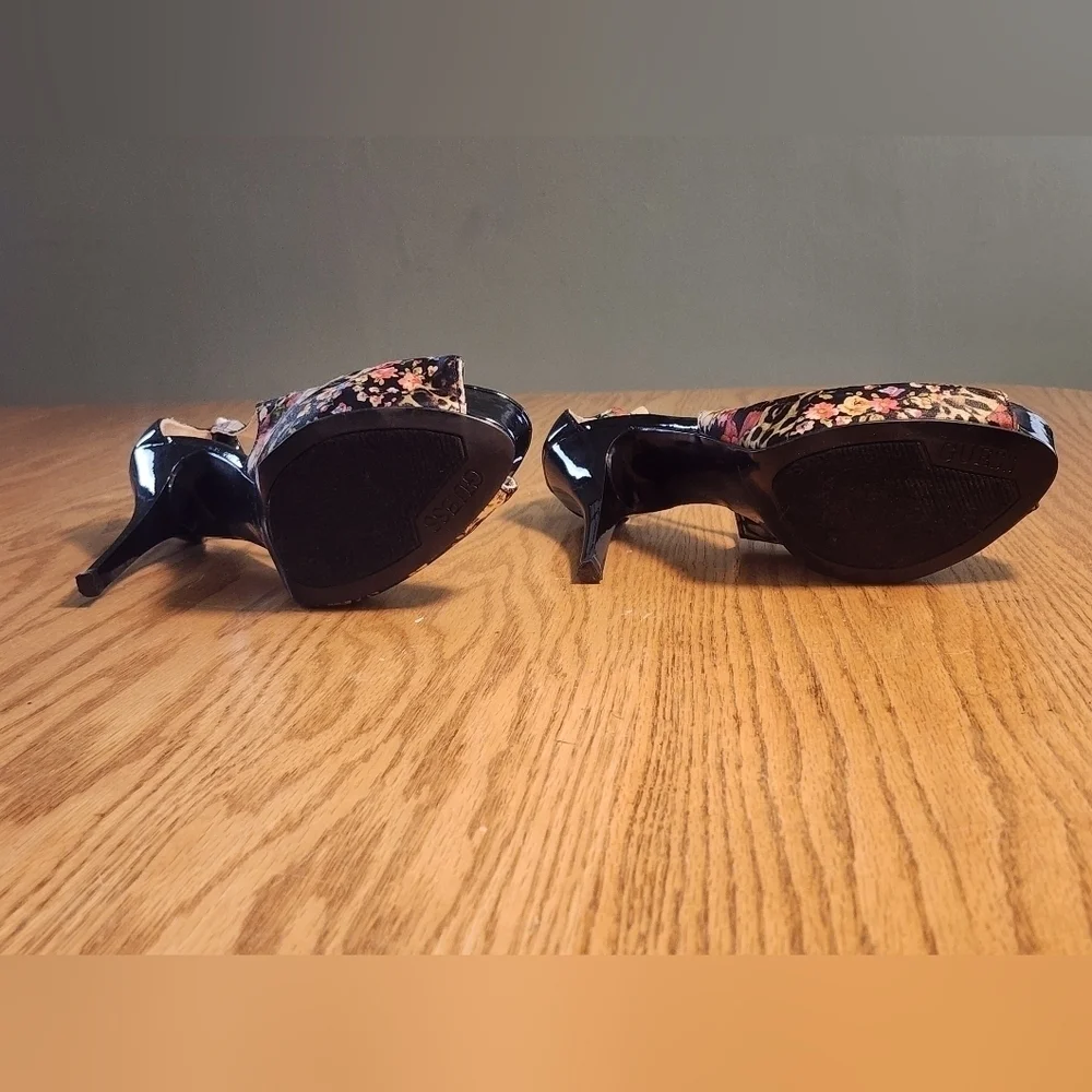 GUESS Hondo 2 Black Floral Open Toe Platform Heels 8.5